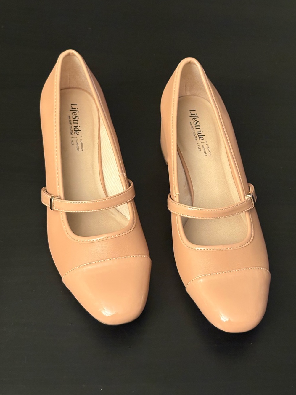 LifeStride Nude Tan Mary Jane Pumps Patent Toe Size 9.5 New 🩰